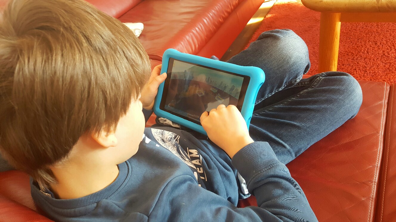 Kinder mit digitalen Helfern beschäftigen
